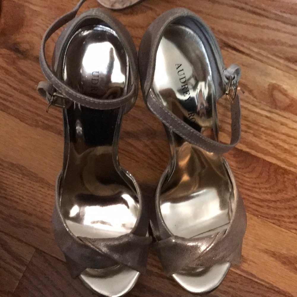 Very high heels 👠